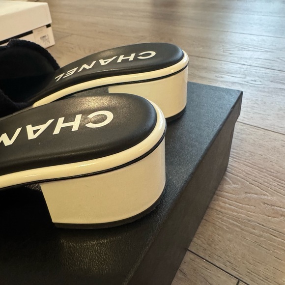 Chanel Sandals 41 - Picture 4 of 8